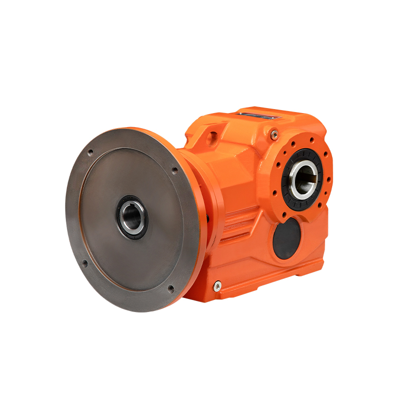 How is the sealing structure of a helical gearbox designed to prevent lubricant leakage?